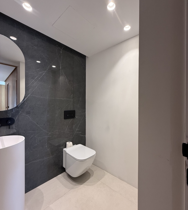 Resa Estates Can Furnet Ibiza te koop sale modern villa sea dalt villa views bathroom toilet.jpeg